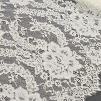 coupon 0.65x 132 Franse bruidskant ivory kleur 111