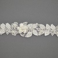 Kant band 3D met bloemen en parels ivory