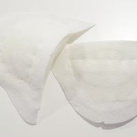 Schoudervulling mantel ongevoerd 15mm wit vilt per paar
