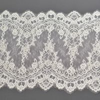 Bruidsband / randgarnering  schulprand  35cm hoog franse kant