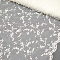 Bruidskant  bloementjes met parels en kraaltjes ivory  3576-111