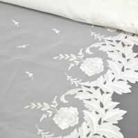 Organza met border rand  geborduurd  wit artikel 2496