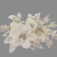 Applicatie bloem 3D cristal  met parels  kleur 111 ivory