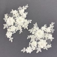Applicatie bloem 3D cristal  met parels  kleur 111 ivory per paar  (2 stuks)