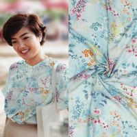 Viscose digitaal bloemen print light blue