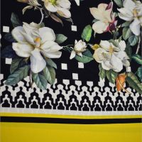 Panel travel viscose italiaans designer stof met magnolia bloemen zwart oker panel 125x140