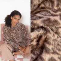 Gebreide harige fake fur dierenprint beige rose /A la ville Knipmode