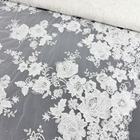 couture kant met grote bloemen bewerkt met pailletten ivory