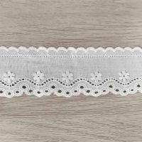 Broderie kant wit met bloementjes 4.7cm breed
