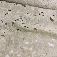 Exclusieve borduursel bloemen print /broderie zand kleur