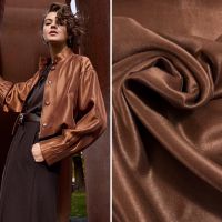 Metallic Glans Twill Viscose A la ville / Burda bruin