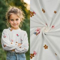 katoen double gauze wit met geborduurde bloemen
