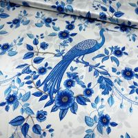 Exclusieve stretch zijde satijn Italiaans design white off blauw bloem&pauw
