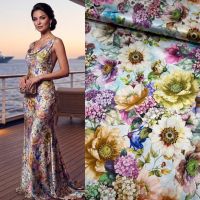 Exclusieve stretch zijde satijn Italiaans design bloemen multi colors licht blauw